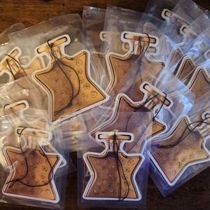 BUNDLE, 25 SCENTED CAR/AIR FRESHENERS